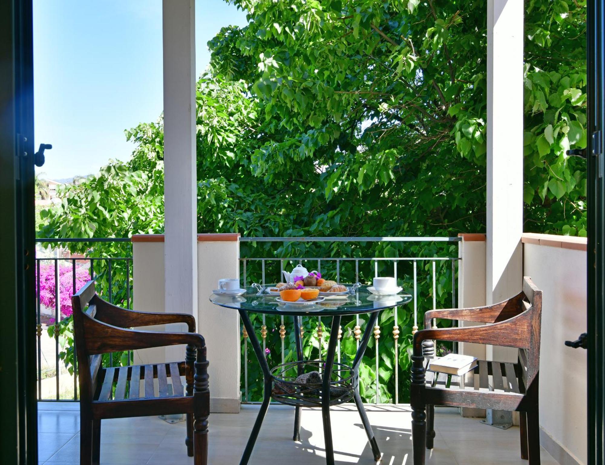 Hotel & Apartments Villa Linda Джардіні-Наксос Екстер'єр фото